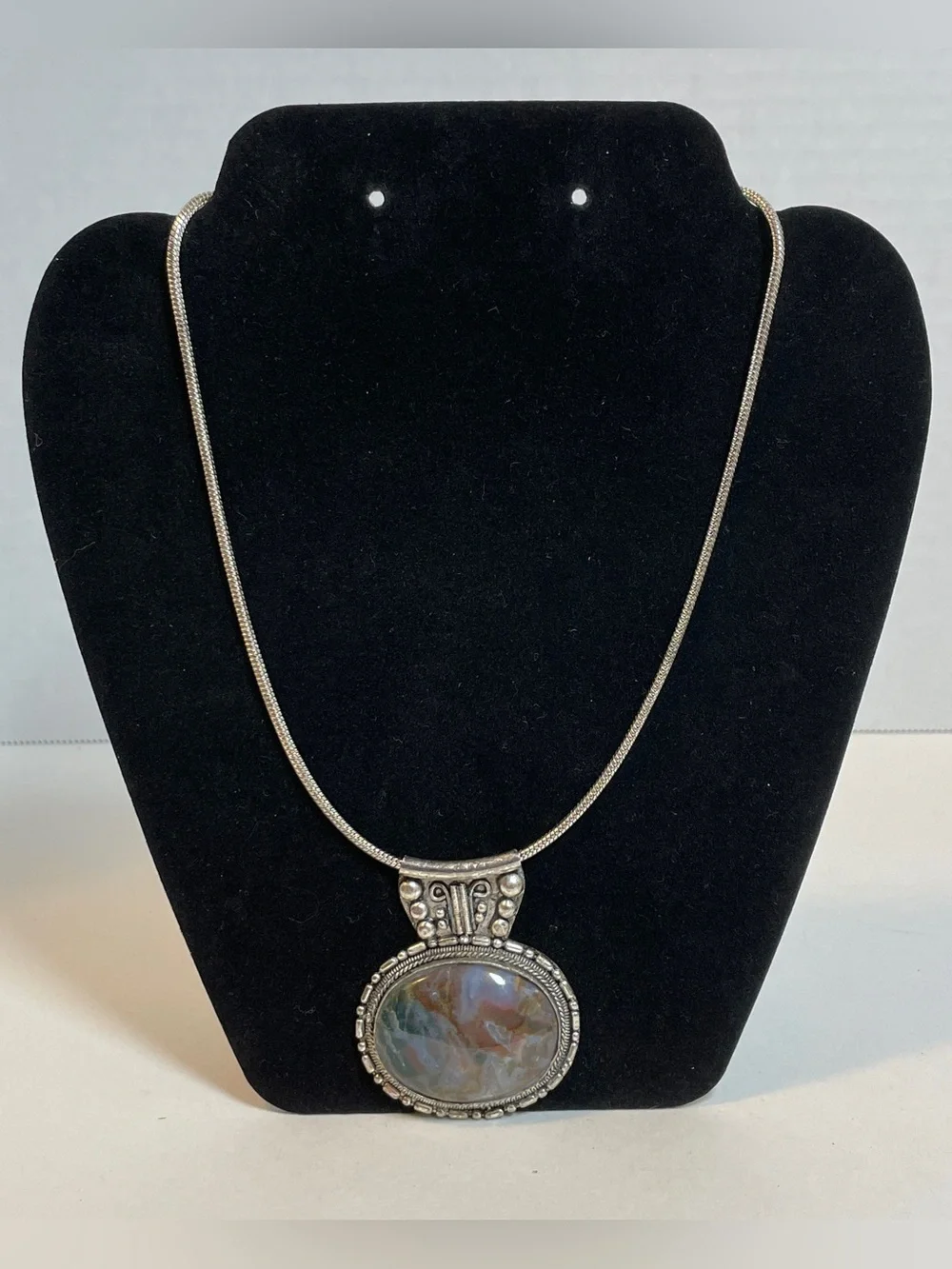 Vintage Agate or Labradorite Oval Pendant Silver Tone Chain Necklace 18